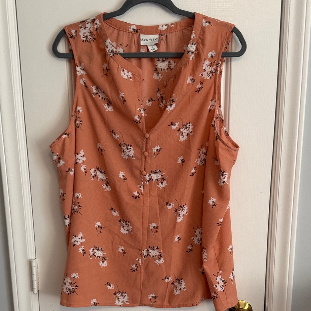 Ava & Viv Rust Floral Button-Front V-Neck Sleeveless Top